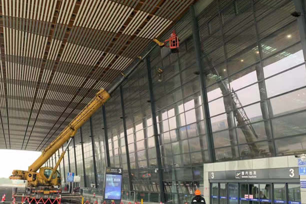 汕尾玻璃幕墙维护和保养